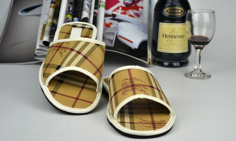 2017 Burbry slippers man 38-46-084